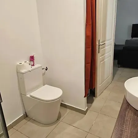 De 2 Avec Terrasse Amenagee A Lägenhet Alata