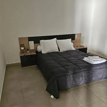De 2 Avec Terrasse Amenagee A