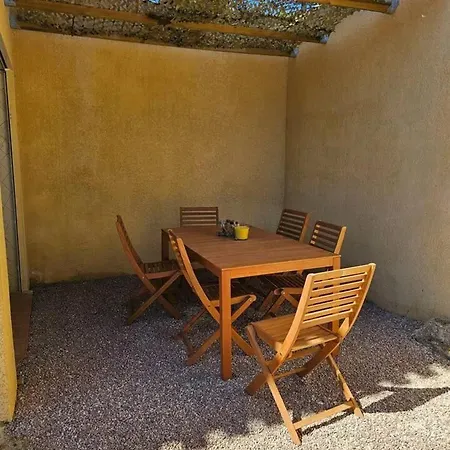 Lägenhet De 2 Avec Terrasse Amenagee A *