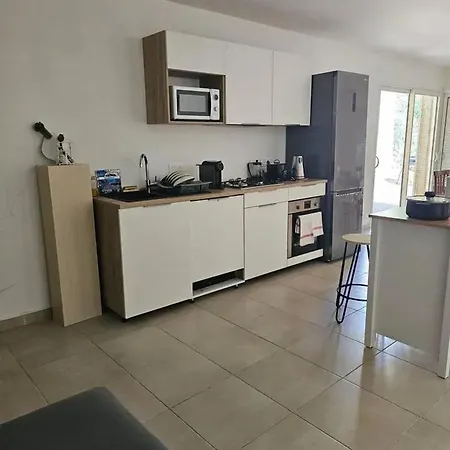 De 2 Avec Terrasse Amenagee A * Alata